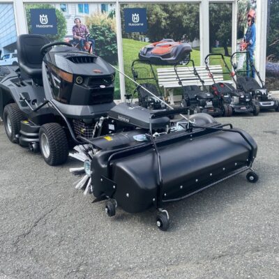 Black Edition Rasentraktor BL 295/106 Twin HB by Efco mit Kehrmaschine TK520