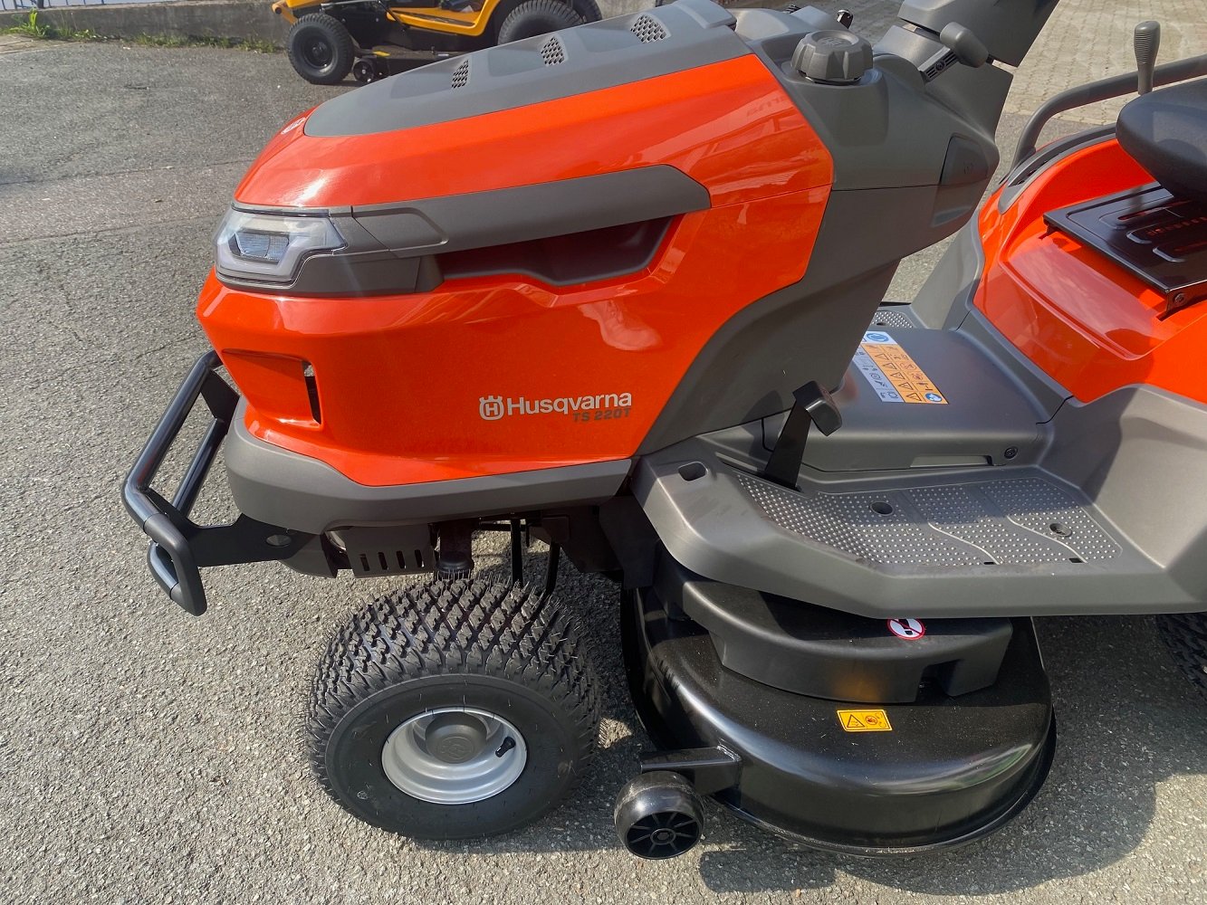 Husqvarna-TS220T_04-1.jpg