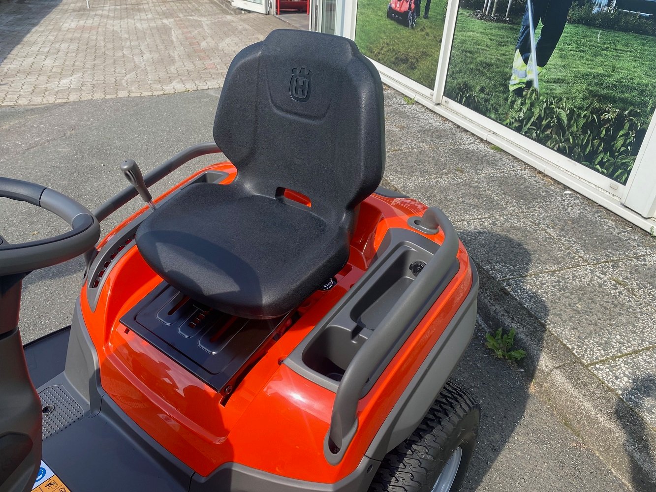 Husqvarna-TS220T_06-1.jpg