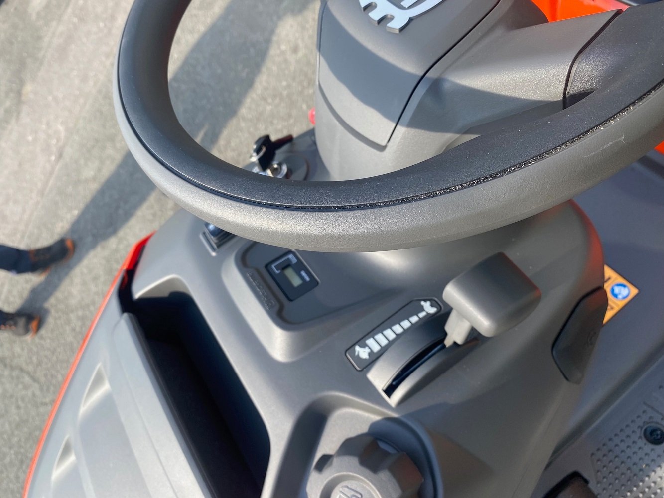Husqvarna-TS220T_07-1.jpg