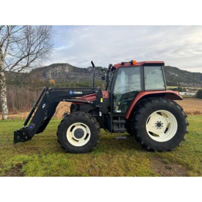New Holland TS100 mit Trima 4.1P. Front-/hydraulischer Nebenantrieb.
