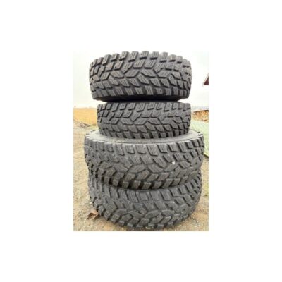 John Deere Nokian Dreifach-Tip-Reifen. 440/80R28, 540/800R38